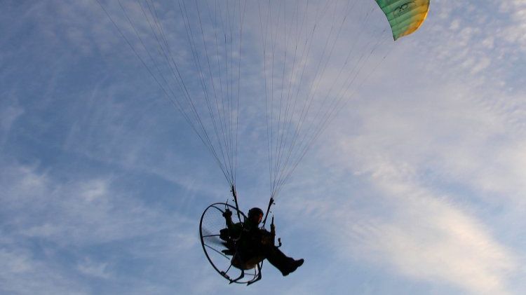 Pasagerul decedat în urma prăbuşirii paramotorului la Comana este chitaristul trupei The Rock