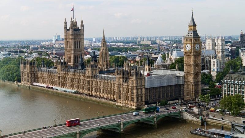 ALERTĂ la Parlamentul londonez, din cauza unui pachet suspect. Intervenţie în forţă a geniştilor