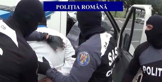 A comandat un mixer audio de pe Internet. Halucinant! Ce a găsit acest bărbat din Bacău în colet