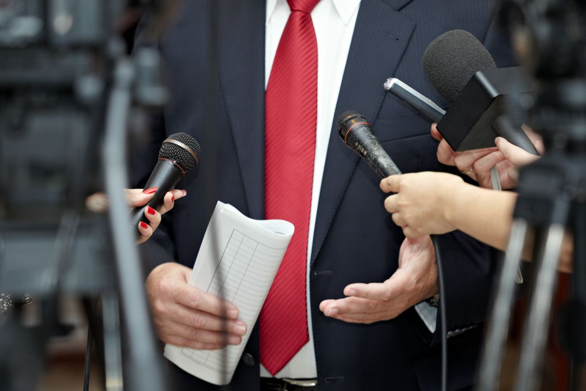 El este singurul politician din lume care are tatuaje pe 90% din suprafaţa corpului