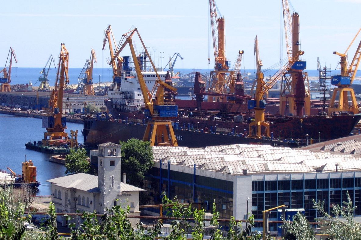 Protest în portul Constanţa. 100 de angajaţi sunt nemulţumiti de salarii 