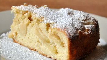 Prăjitură cu mere şi iaurt, foarte uşor de făcut 