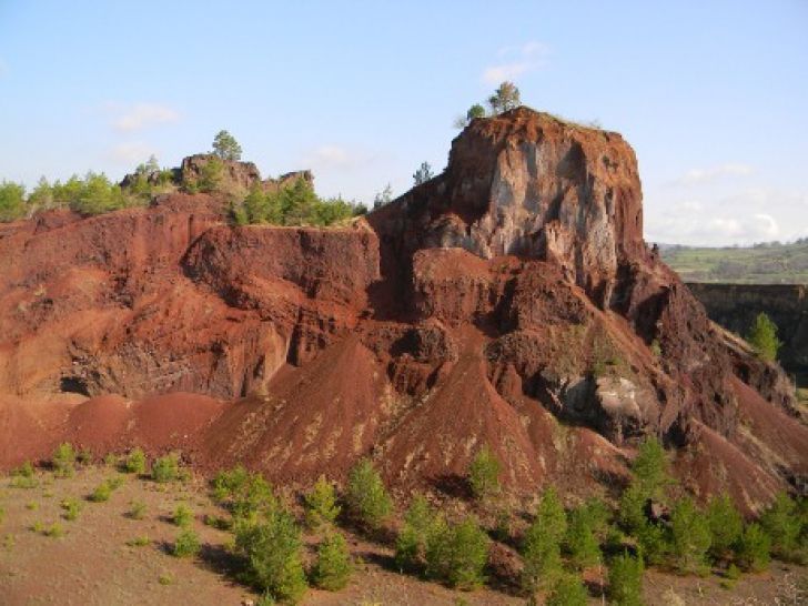 Frumuseţi prea puţin ştiute ale României: vulcanul stins care poate fi vizitat şi din interior