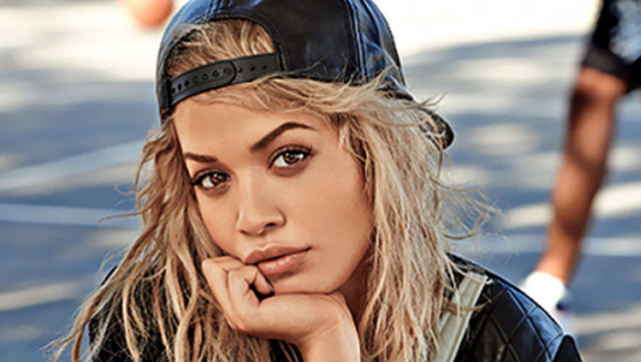 Cântăreaţa Rita Ora a fost spitalizată, după ce a leşinat