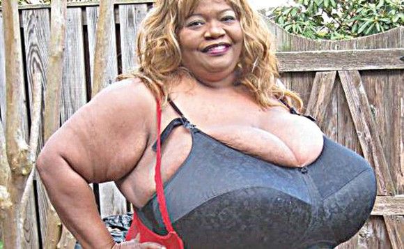 Ea este femeia cu cei mai mari sâni naturali din lume! Cântăresc 29,4 kilograme fiecare!