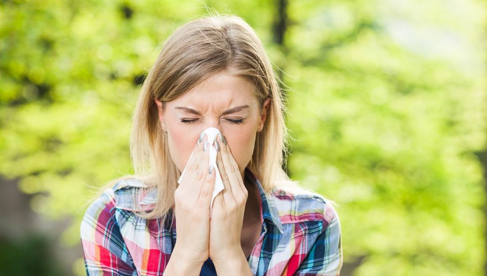 Îţi curge mereu nasul şi te doare capul? Mare grijă! Iată de ce ai putea suferi