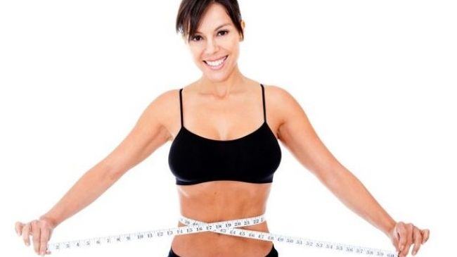 Nu reuşeşti să slăbeşti? Bea acest preparat pe stomacul gol şi în câteva zile 