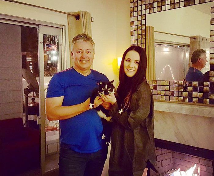 Aceasta este pisica momentului pe internet! Are un obicei bizar care a uimit pe toată lumea 