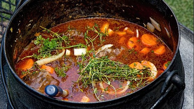 Ai gătit greșit ciorbele și supele cu carne. La ce ingredient să renunți ca să iasă mai bune