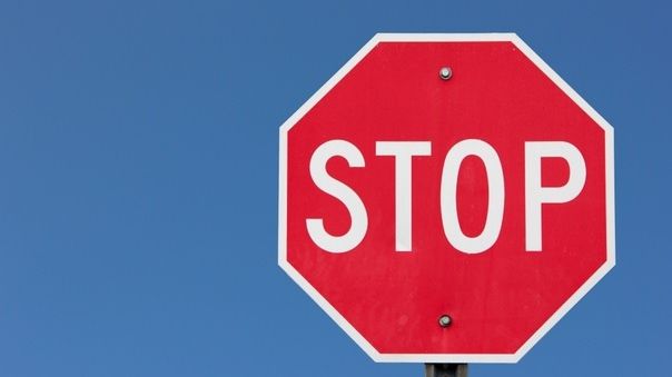 Accident lângă tabăra de la Poiana Pinului. Martori: Şoferul îi ameninţase pe tineri că intră în ei