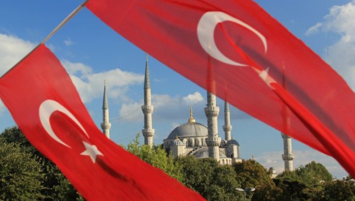 Turcia. Încă un val de mii de suspendări în rândul angajaţilor din Ministerul Educaţiei 