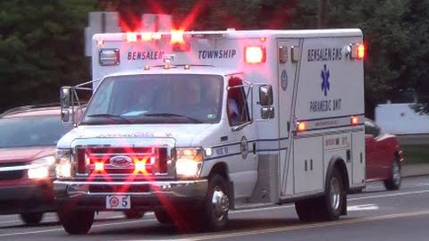 Un celebru rock-star, dus de urgenţă la spital. S-a prăbuşit pe scenă, în timpul concertului!