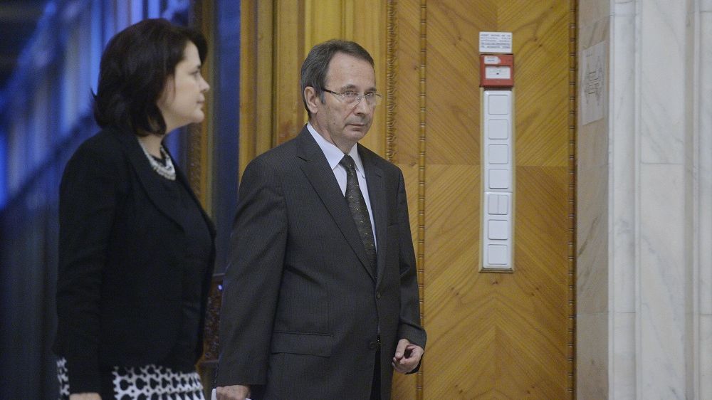 Lecțiile lui Valer Dorneanu pentru judecătorii Curții Constituționale