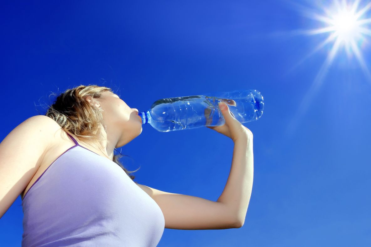 Chiar trebuie să bem doi litri de apă pe zi? Medicii ne dau un răspuns şocant