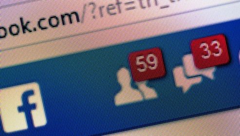 A văzut conversaţiile soţiei pe Facebook şi a luat foc. Măcel sub ochii copilului, la Timişoara