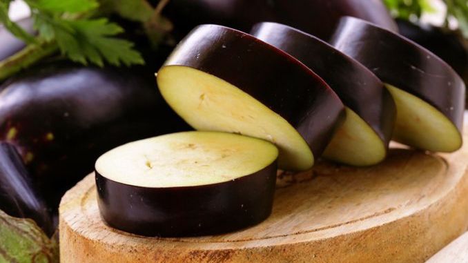 Scapă de grăsimea de pe abdomen cu apă de vinete. Iată cum o prepari!