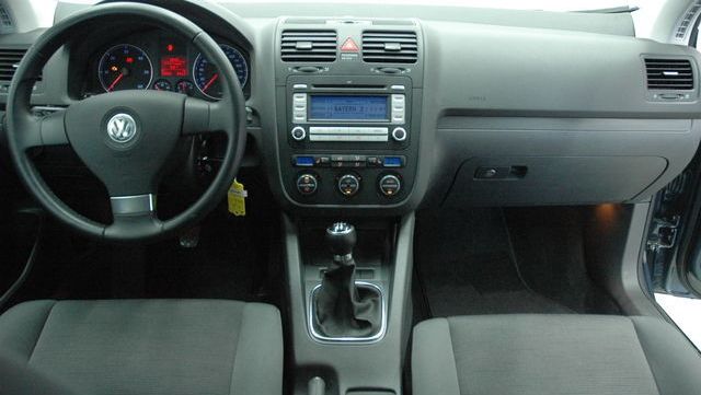 Pentru toţi pasionaţii şi proprietarii: cum intri în meniul ascuns de la Volkswagen Golf V