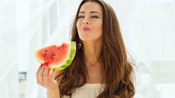 Detoxifiere cu pepene roşu. Ce se întâmplă cu corpul tău când ţii această cură