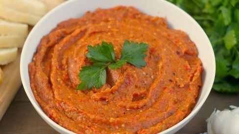 Aşa faci cea mai bună ZACUSCĂ. Ingredientul secret pe care puţine gospodine îl ştiu