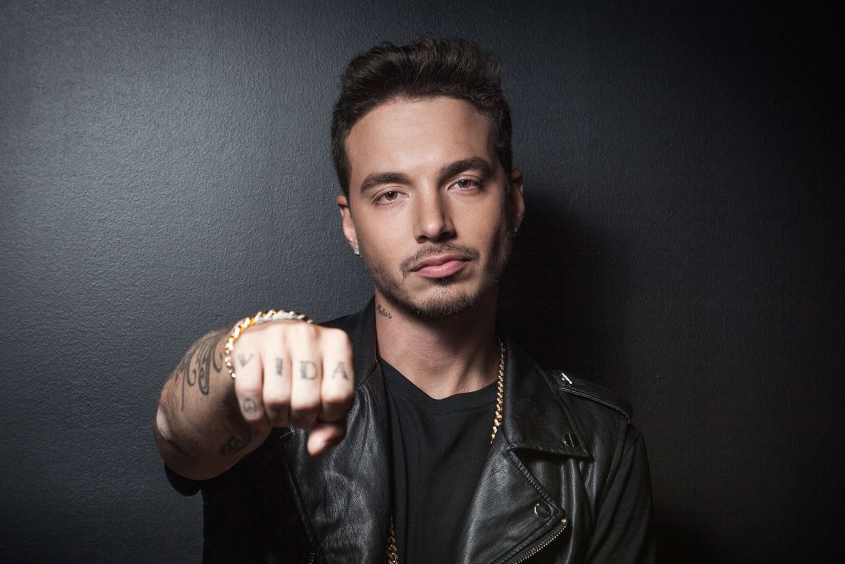 Celebrul cântăreţ J Balvin, implicat într-un accident de avion în Bahamas