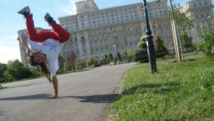 Tragedia care cutremură un întreg oraş din România. Misterul morţii unui artist de 26 de ani