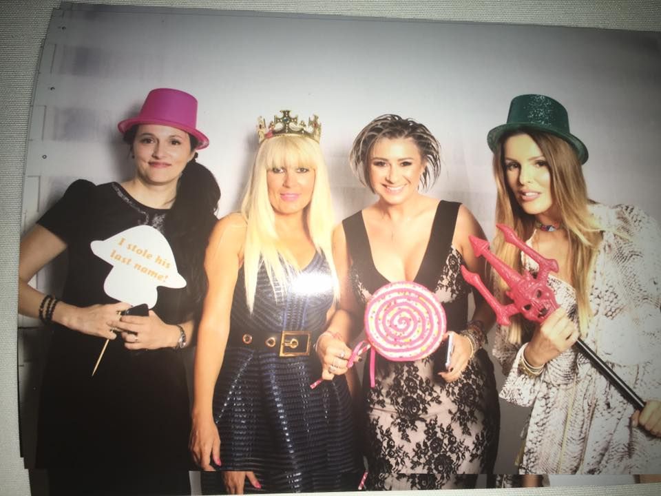 Elena Udrea, cu coroană de prinţesă pe cap şi lângă furca Diavolului, pe Facebook