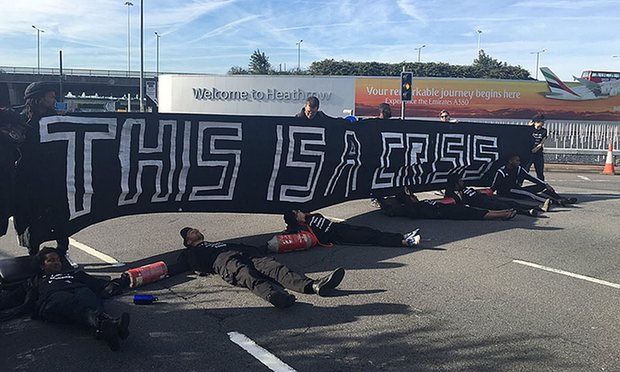 Protestatarii ”Black Lives Matter” au blocat un drum aglomerat spre aeroportul Heathrow