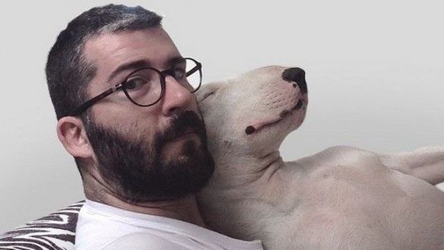 Fosta nevastă i-a luat totul, iar lui i-a lăsat doar un câine