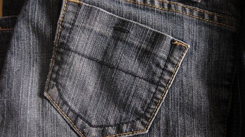 Reţeta simplă care îţi păstrează jeanşii ca noi