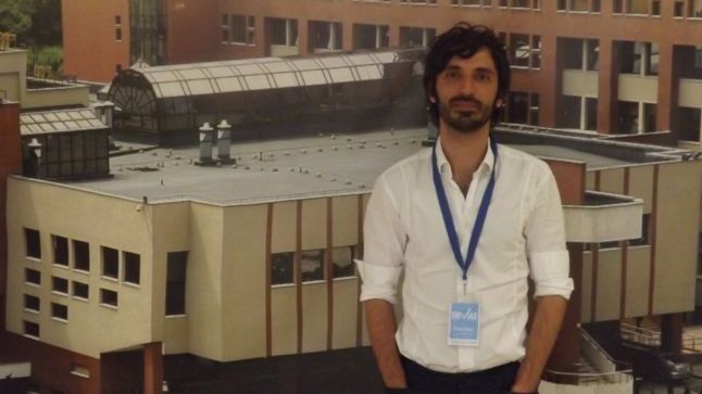 E considerat "şansa României la Nobel" şi e profesor la Oxford şi Sorbona. Nu poate preda în ţară