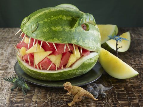 Decoraţiuni spectaculoase obţinute din pepene. Arată-le şi prietenilor tăi 