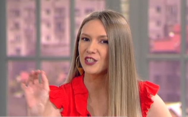 Adela Popescu a revenit la muncă, după ce a născut 