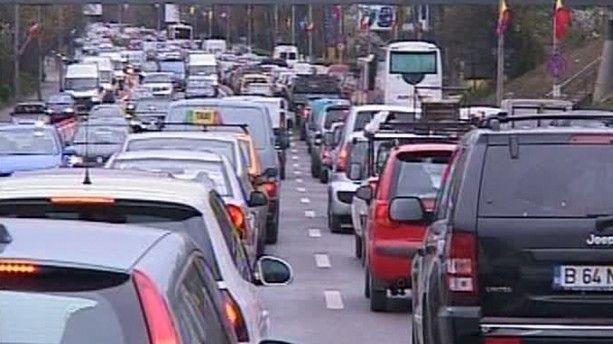 Trafic rutier îngreunat pe DN 1, în zona staţiunilor de pe Valea Prahovei