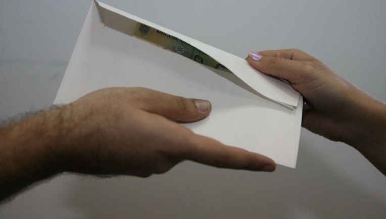 Patronii pot face închisoare 2 ani dacă au angajați la negru 