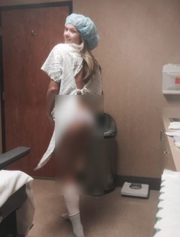 O asistentă medicală s-a pozat AŞA în sala de operaţii.Managerul spitalului a aflat şi a dat-o afară