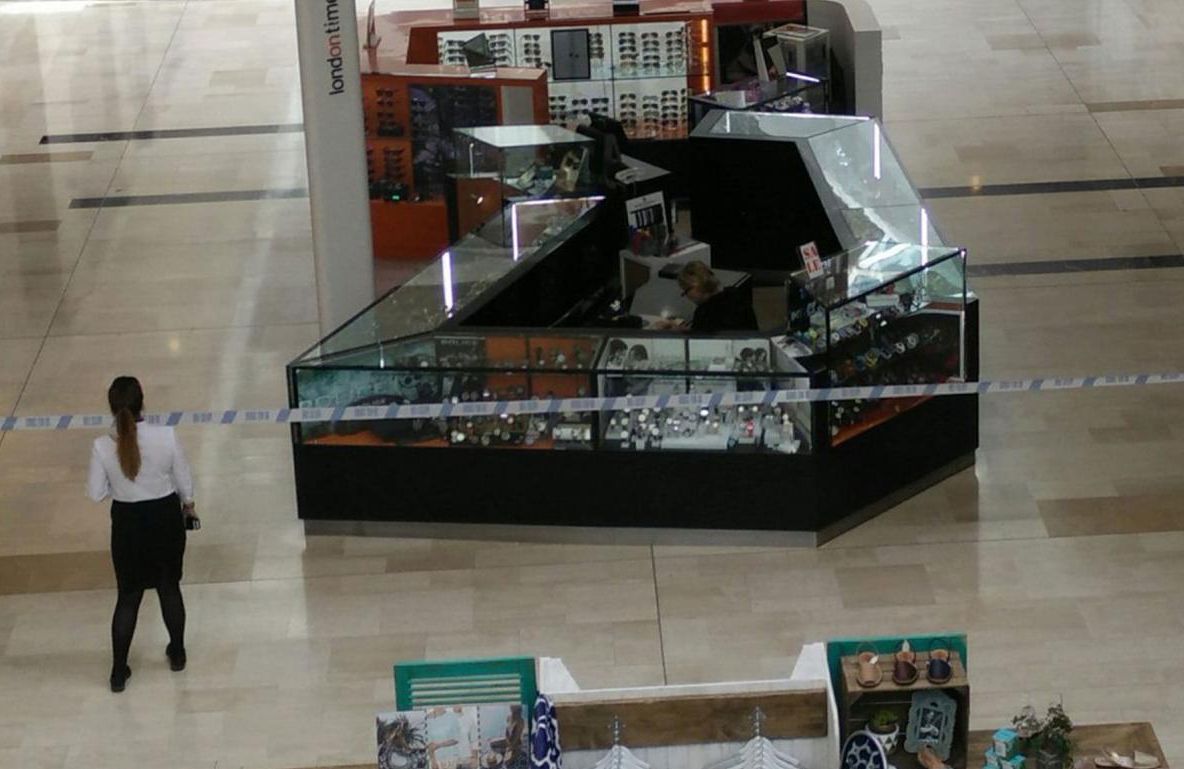 Atac armat într-un mall - Trei persoane au murit și alte trei sunt grav rănite