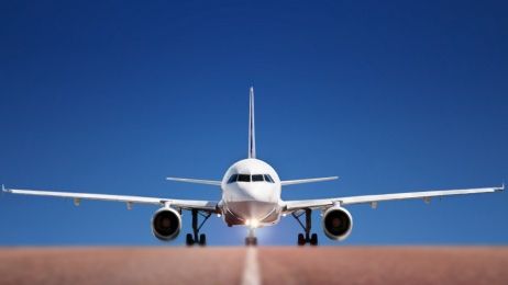 Toți pasagerii au vrut să le dea jos. Ce au făcut patru fete într-un avion