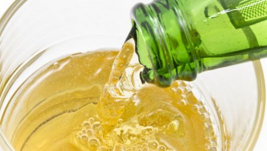 Este uimitor ce se întâmplă cu părul tău dacă te clătești cu bere