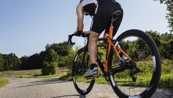 Se plimba cu bicicleta şi avea telefonul în buzunar. La un moment dat ceva şocant s-a petrecut!