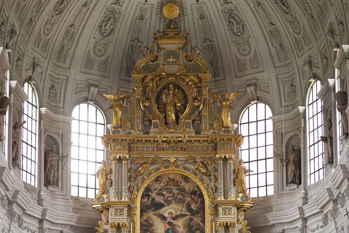 Preot belgian, atacat de un individ cu un cuţit. Agresorul a cerut azil 