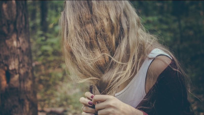 Şi-a dus soţul în pădure. I-a spus că vor face nişte poze. Acolo, ŞOC! Blonda plănuise ceva uluitor