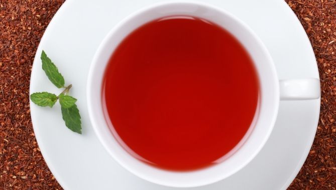 Acest ceai ajută ficatul și previne infarctul. Cât de des să-l bei