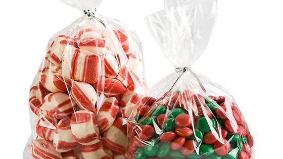 Un ieşean s-a apropiat de fosta soţie cu o pungă cu bomboane şi a fost încătuşat imediat. Motivul