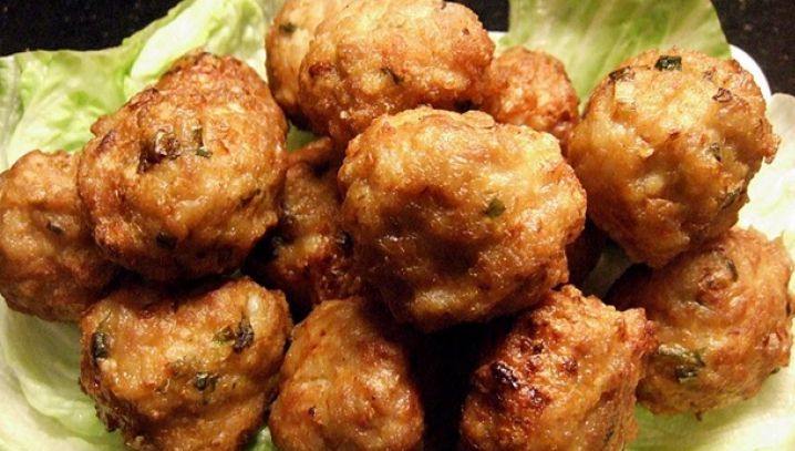 AŞA faci cele mai bune CHIFTELUŢE din carne. Ingredientul secret pe care puţine gospodine îl ştiu 