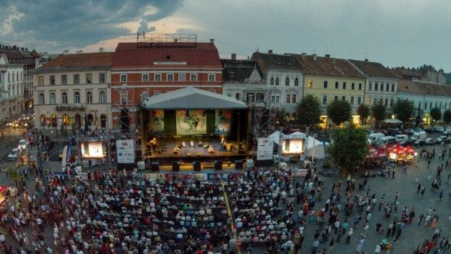 Imagini şocante în timpul unui concert din Cluj! Ce au văzut oamenii pe ecranele de lângă scenă