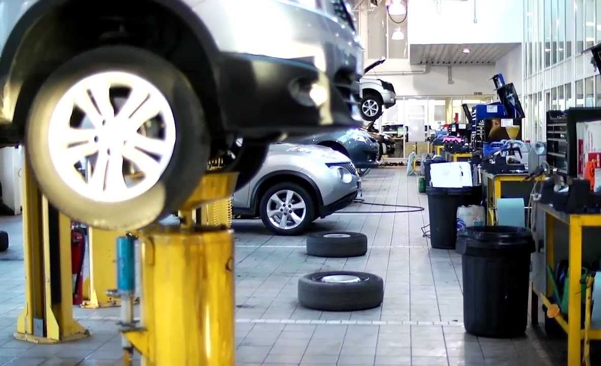 Service-urile Dacia-Renault reziliază contractele cu Asirom