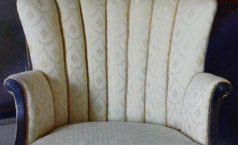 Au dat pe acest scaun vreo 80 de lei. Mai târziu au descoperit în el o comoară