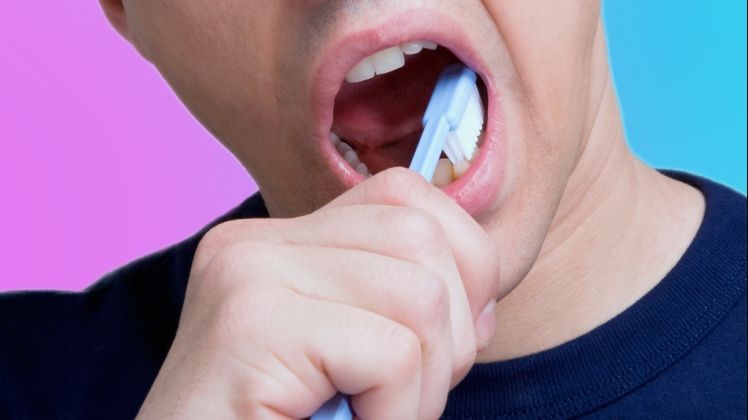 Nu îţi mai spăla niciodată dinţii după ce ai mâncat. Greşeala te poate costa scump