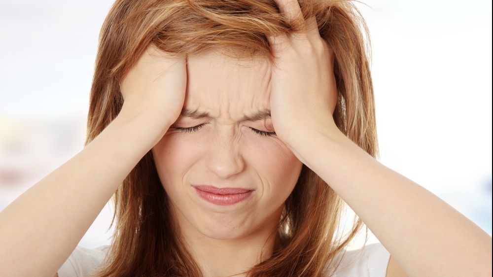 Metodă ciudată. Scapi pe loc de durerea de cap dacă răspunzi la aceste 3 întrebări