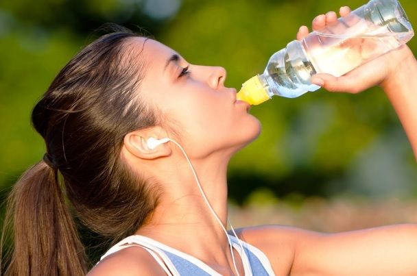 Cum arată femeia care a băut 20 de energizante pe zi.Cum s-a transformat.Nimeni n-a mai recunoscut-o